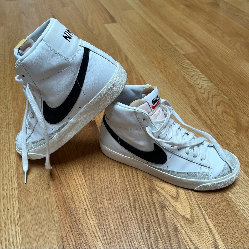 Women’s Nike Blazer Mid 77’s Size 8